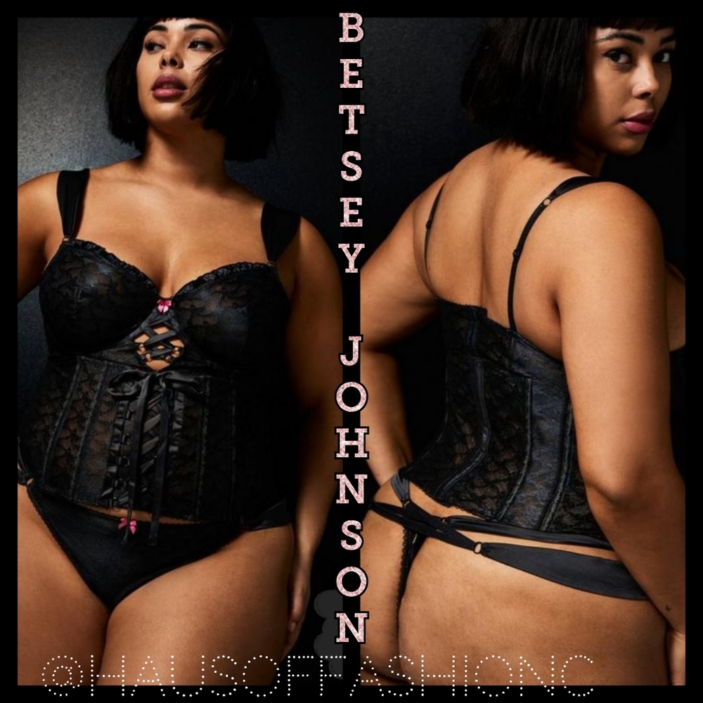 BETSEY JOHNSON Limited Edition TORRID Black Lace-Up Waist Cincher Corset! NWT!